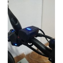 Мото USB зарядний пристрій з вольтметром на кермо - MotoMax 854, IP 65, Quick Charge, 6-30V, 3,4А Мото USB зарядний пристрій з вольтметром на кермо - MotoMax 854, IP 65, Quick Charge, 6-30V, 3,4А